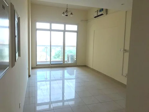 Spacious 2 Bedroom With Balcony And Parking