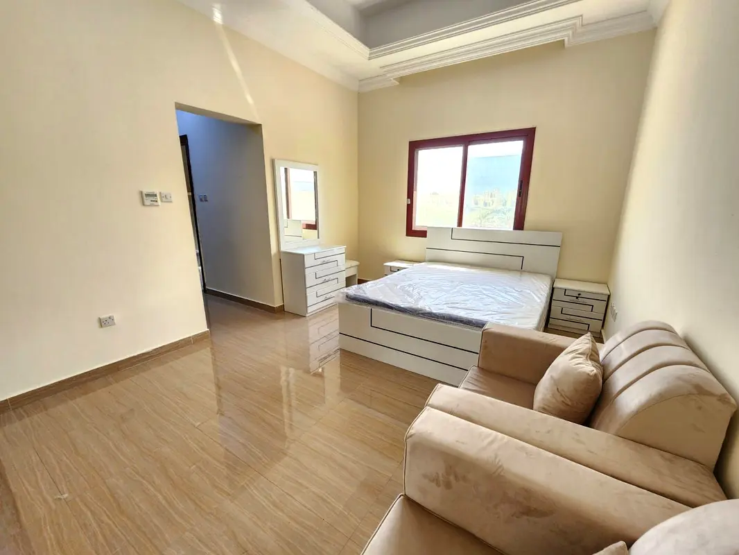 Apartment M/2600 Dazzling Newly Furnished Studio Sep/Kitchen Glass