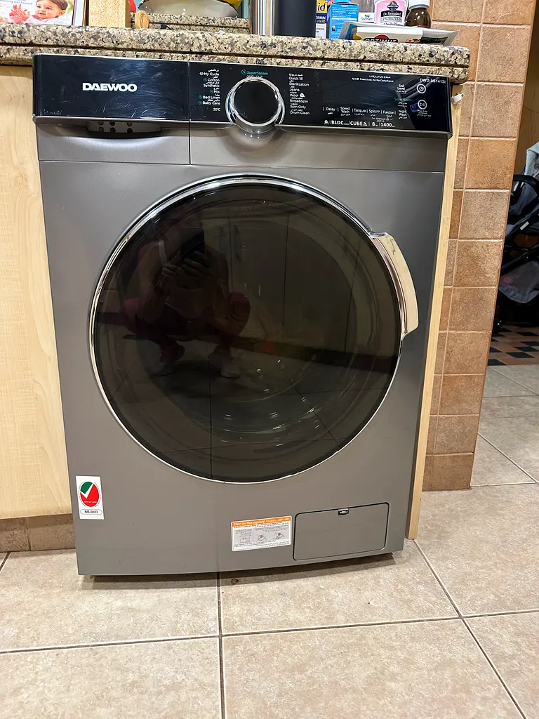 1 year old Daewoo 8kg washing machine