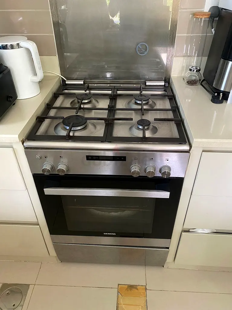 Siemens 60x60cm 4 burner gas cooker