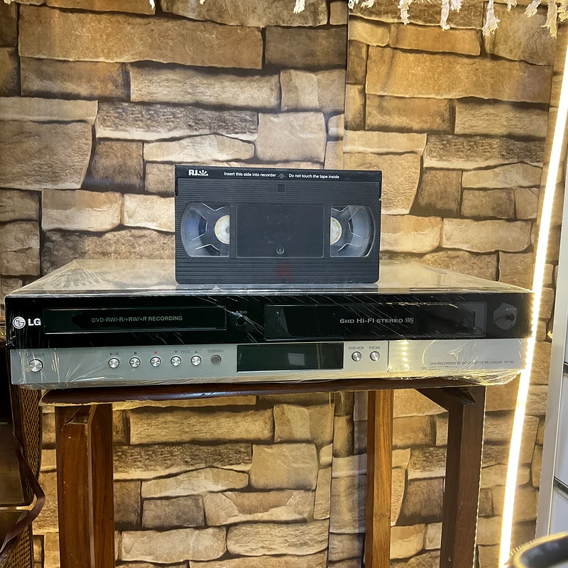 VHS LG VCR and DVD video player63263521339266112