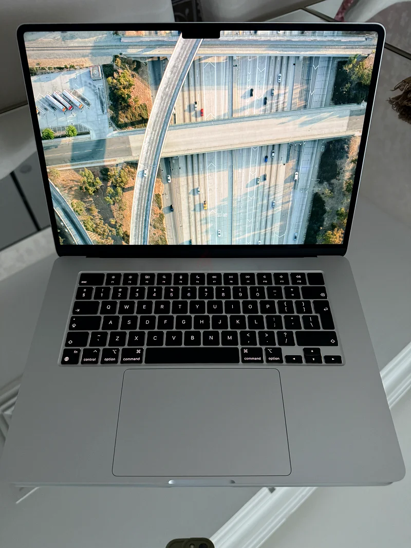 MacBook Air M2 15 inch 512GB | دوبيزل