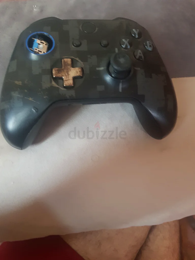 Xbox one Controller (loose RB button but working)