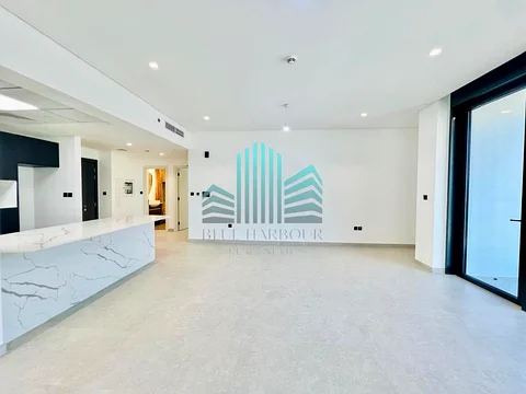 Stunning Brand New With Luxurious Layout And Exeptional Amenties