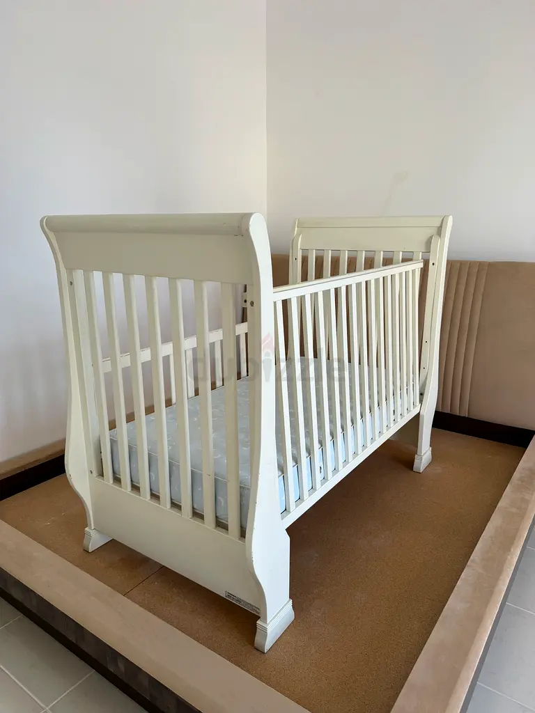 Pottery Barn Crib/Cot + mattress