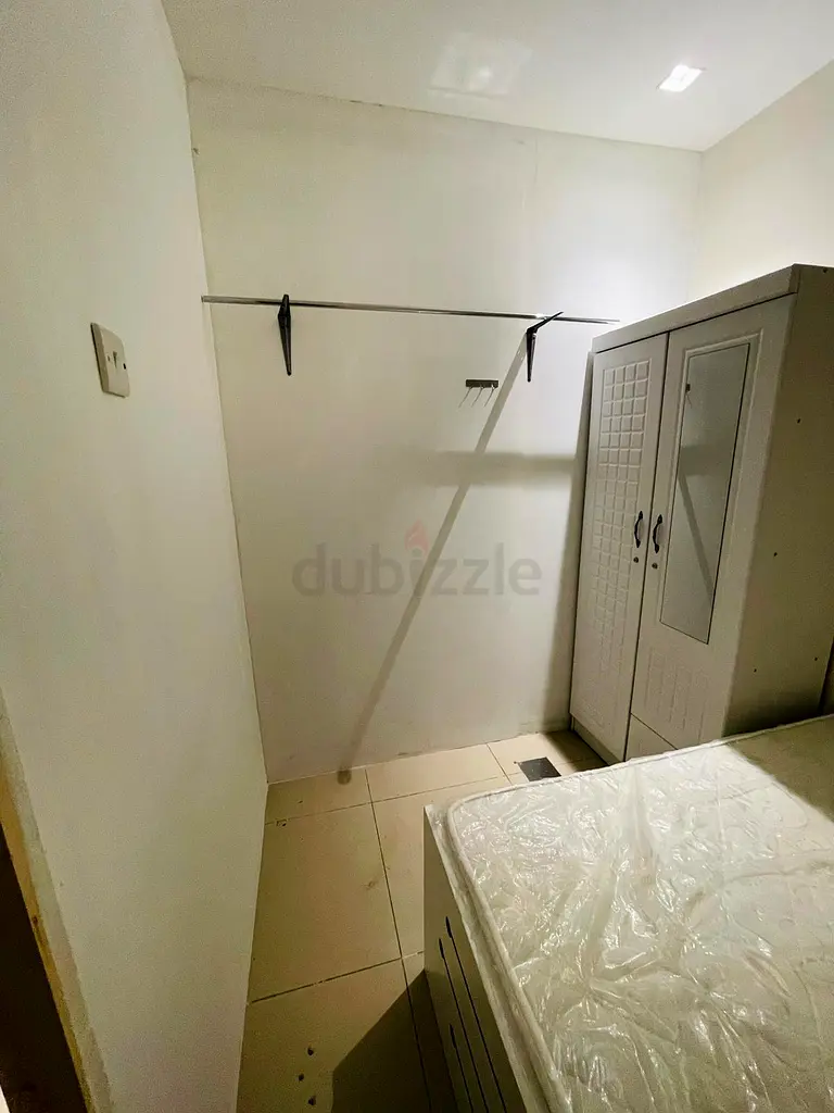 Apartment Partition room available in DIP1 in 7even building B block. Dubai