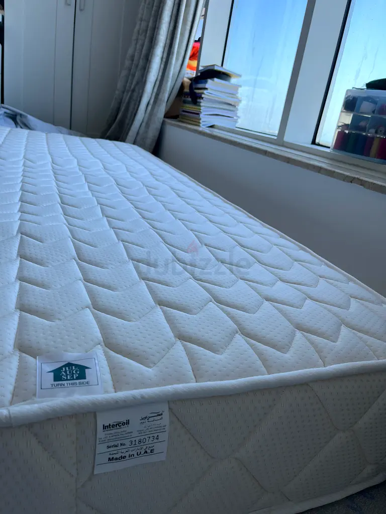 Single bed mattress