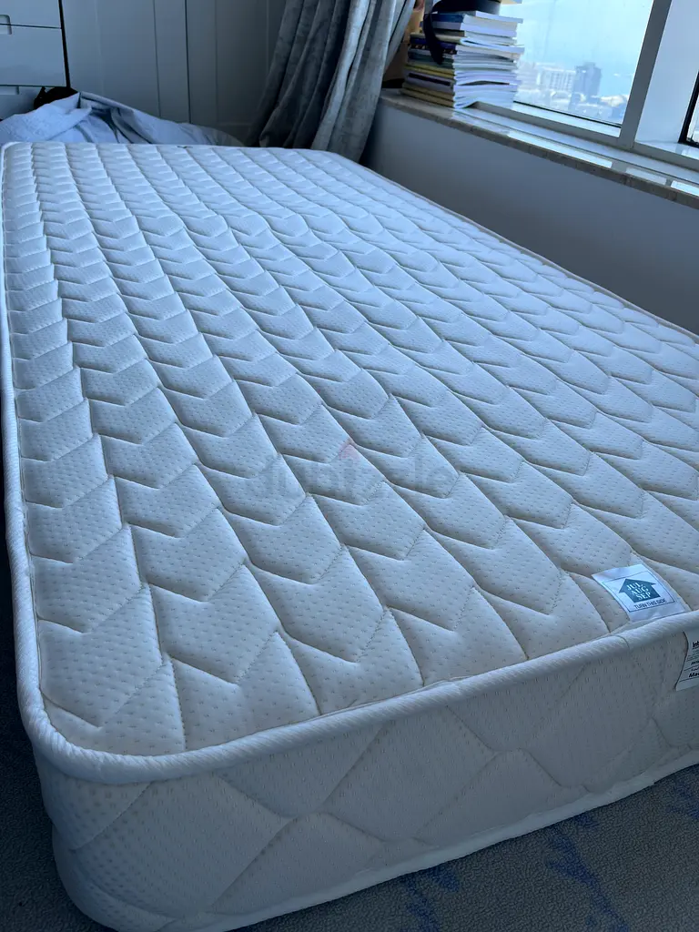 Single bed mattress