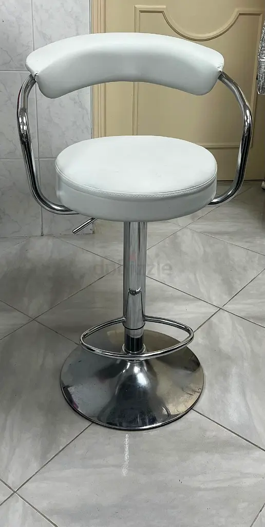 Bar stool revolving