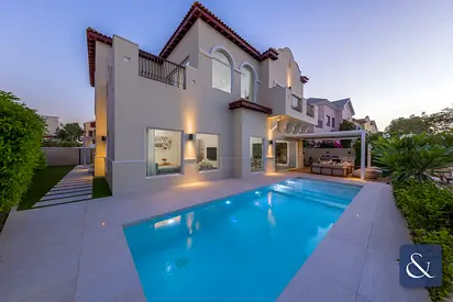 Exclusive - Lake View - Upgraded - Private Pool