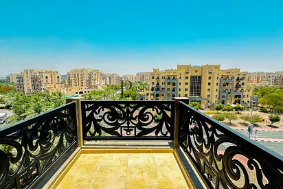 Ready To Move |closed Kitchen |closed To Amenities