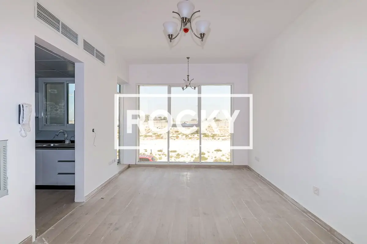 Apartment 2 Bedrooms + Huge Balcony Pool & Gym Liwan 2