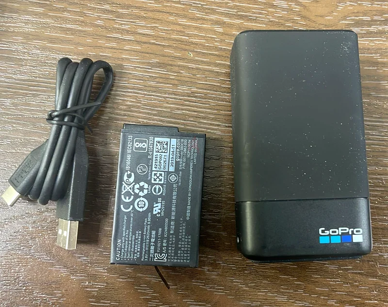 Gopro Fusion Dual Battery Charger + Battery (ASDBC-001)63172678526211111