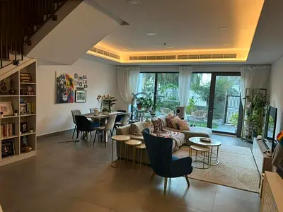 Lavish 4 Bhk Villa | Vacant | Corner Unit | Huge Layout