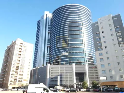 High Roi Fully Fitted Office With Glass Partition