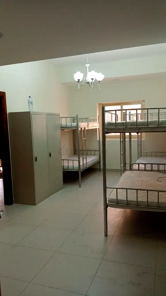 Apartment 1000 AED Bed space available in Al Muteena, Deira