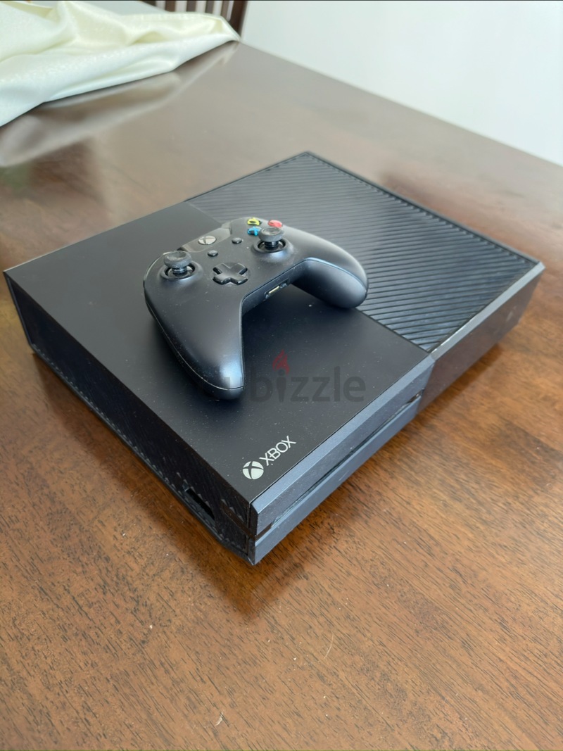 Microsoft Xbox One (500 gb) for sale with one game | dubizzle