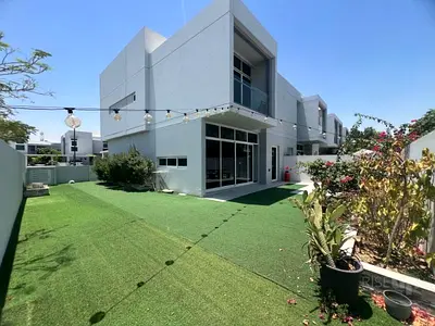 Corner Rare Unit | Big Plot | Vacant