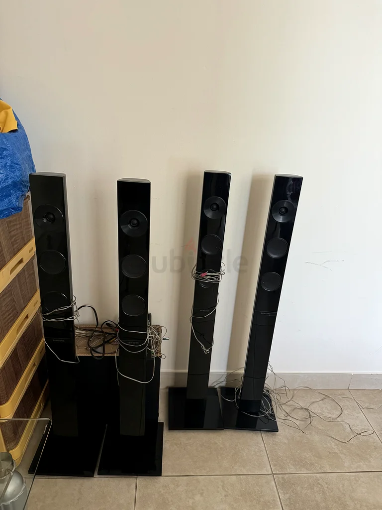 Home Theatre System with Speakers and Woofer