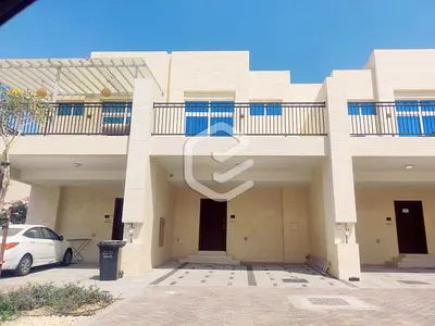 Middle Unit | Spacious 4br Villa | Single Row