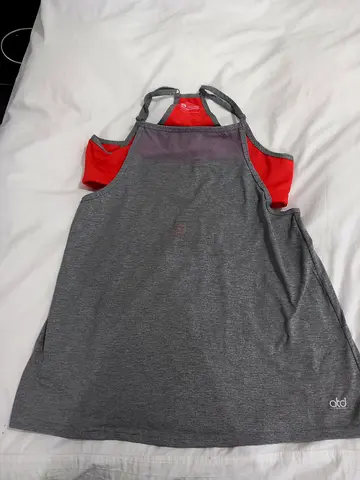 Sports top with chest compression, size large