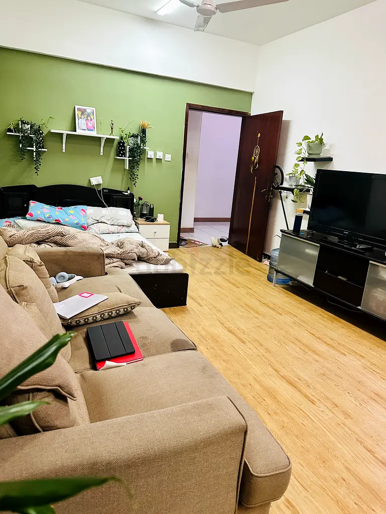 Apartment Family room available in Karama Dubai