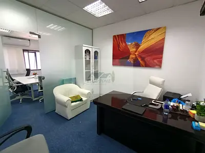 Al Garhoud 895.5 Sqft Office With Ready Partition|attached Washroom And Pantry