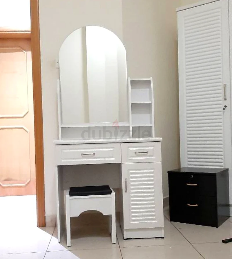 طاولة تزيين  
طاولة تزيين63220327561987119