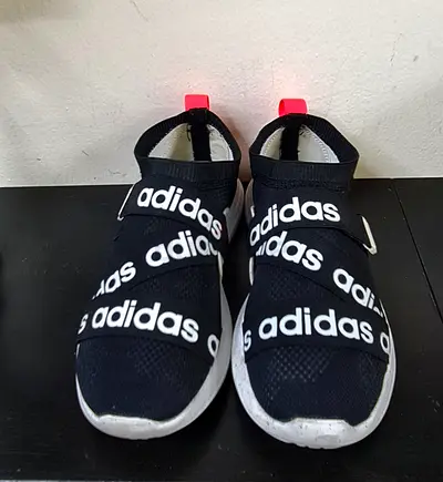 Authentic ADIDAS Snickers 39/5 still like new