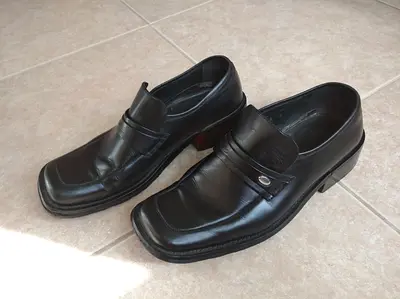 Black dress shoes (size 39)