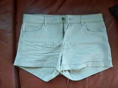 Shorts - women (short - beige) - US6; EU36