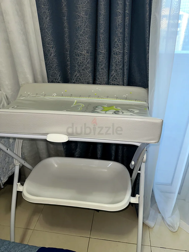 Portable diaper changing table