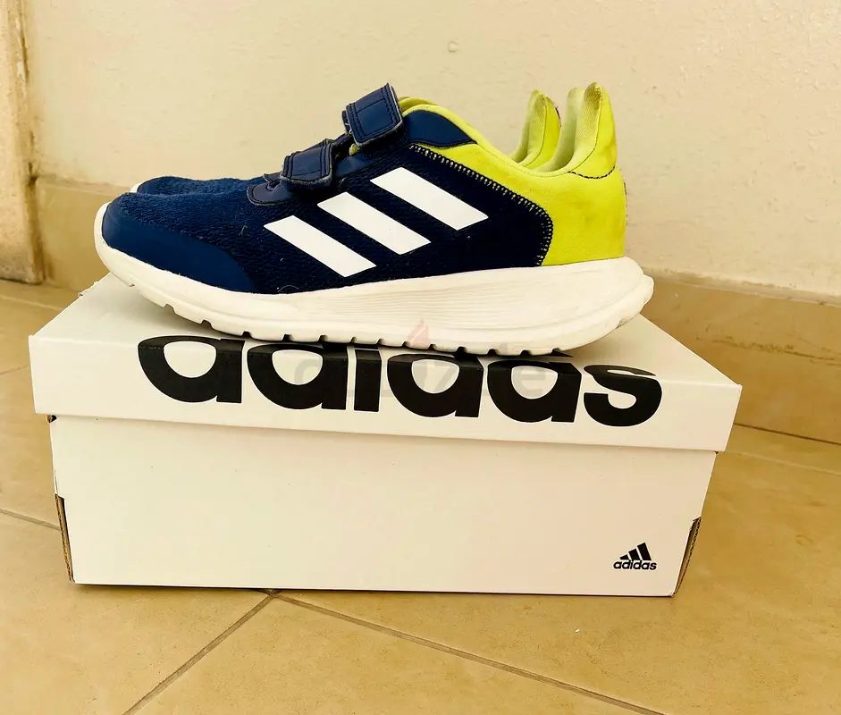 ADIDAS ORIGINAL KIDS SHOE
