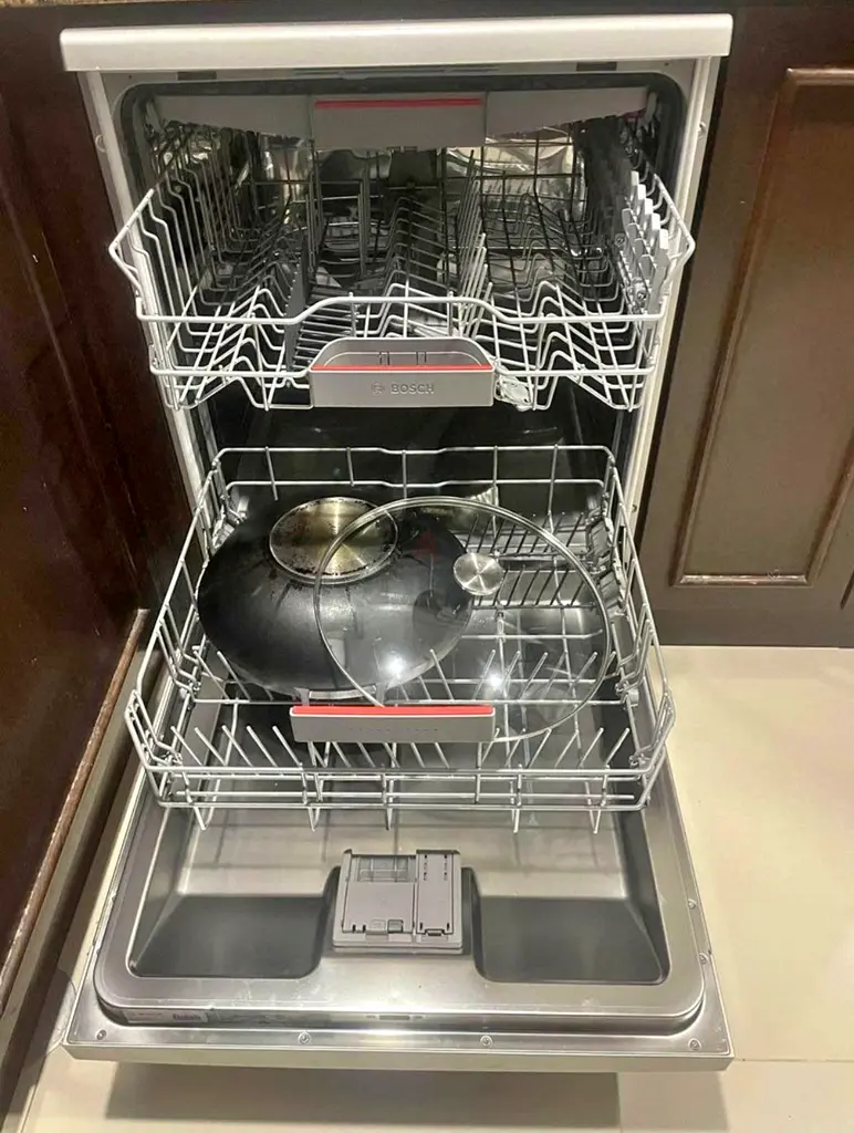 Bosch Series 4 Dishwasher three racks
