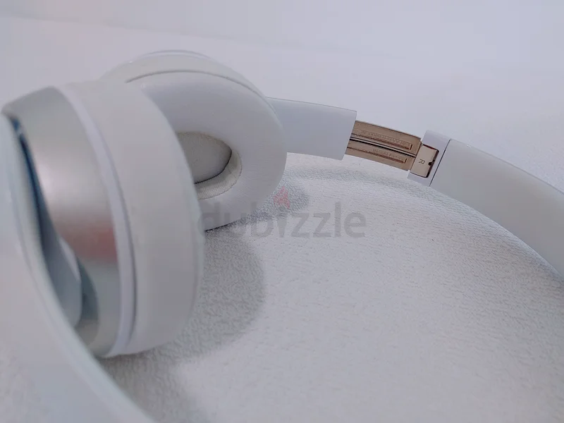 سماعات رأس سلكية من نوع Beats Solo2 فوق الأذن - باللون الأسود63260751763841113
