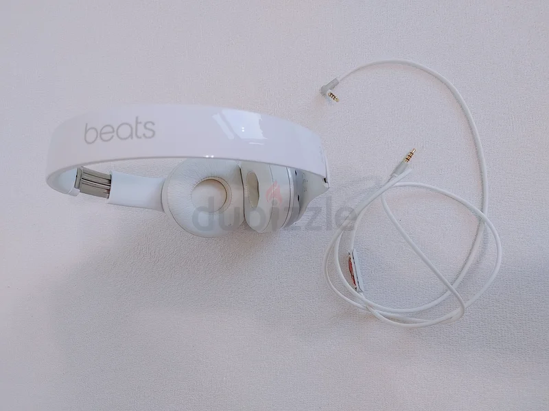 سماعات رأس سلكية من نوع Beats Solo2 فوق الأذن - باللون الأسود63260751763841114
