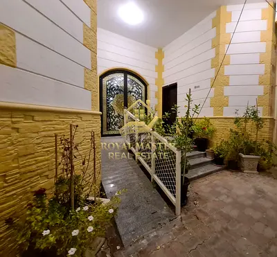 Elegant 1 Master Bedroom Close Living Room With Bathroom Elevator And Private Roof In Family Reside