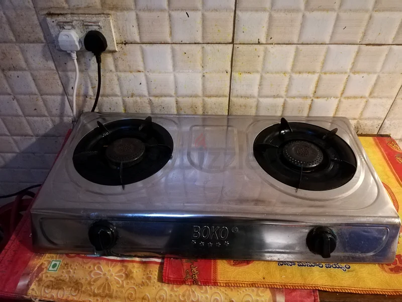 Gas stove with regulator and pipe