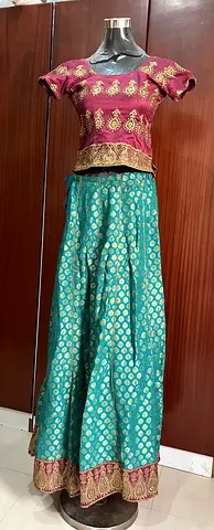 Indian Traditional Clothing Set for Women