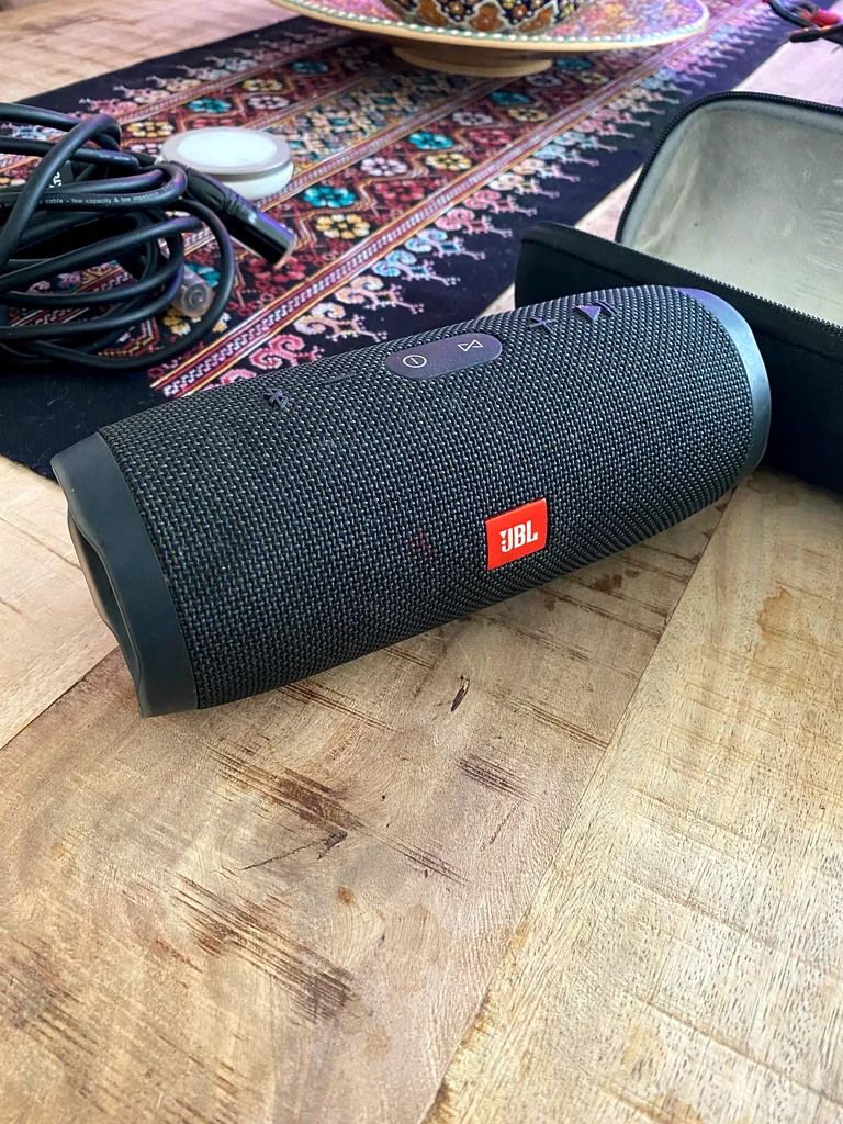 JBL charger speaker with carry case