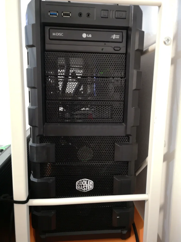 I7 4790k 3 جيجابايت HDD 1 جيجابايت SSD 32 جيجابايت رام GTX 980TI VGA63167580620291111