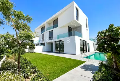 Beautiful Contemporary Villa With Private Pool & Lift