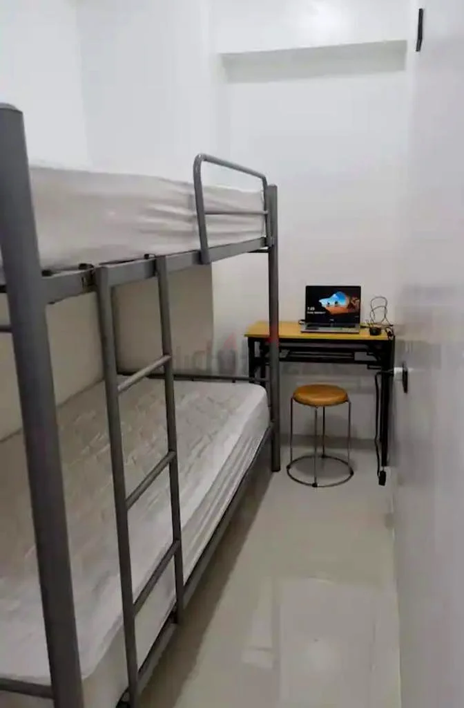 Apartment Partition rooms available for rent executive bachelors