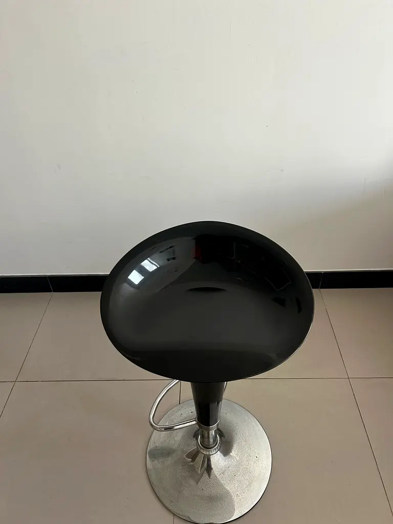 2x Black Swivel Kitchen/Bar Stools