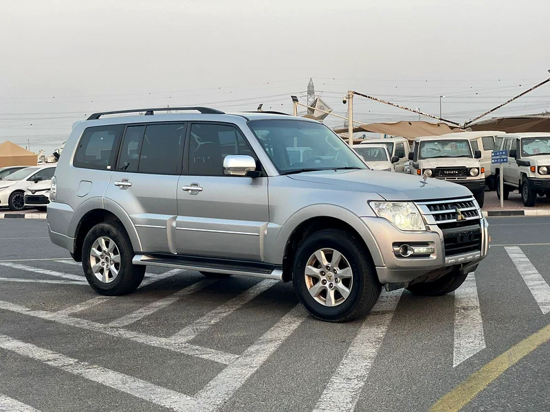2022 Mitsubishi Pajero GLS 3.0L MidOption+ 7 Seater - 4x4 AWD - Rear CAM - Original Paint63153228201859111