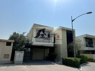 5bedrooms/independent Villa/private Garden/vacant