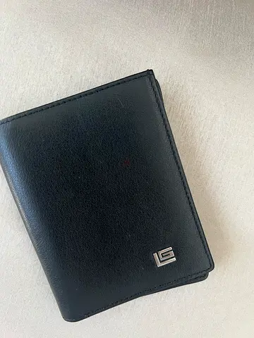 Guy laroche card case authentic