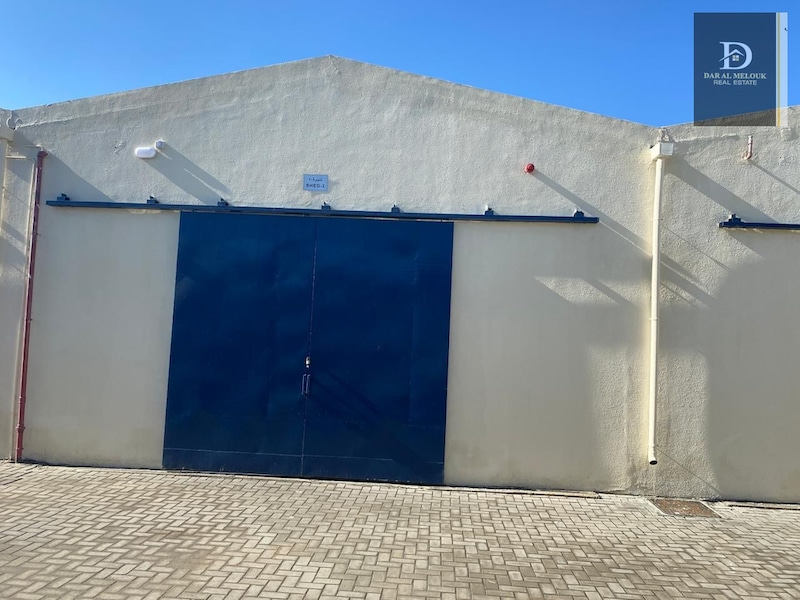 Warehouse For sale in Sharjah area Industrial 10 Land area of 10,000