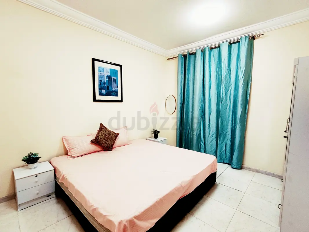 Apartment 5 Mins Walk From Sahara Mall / Without Bills.. Spacious Room