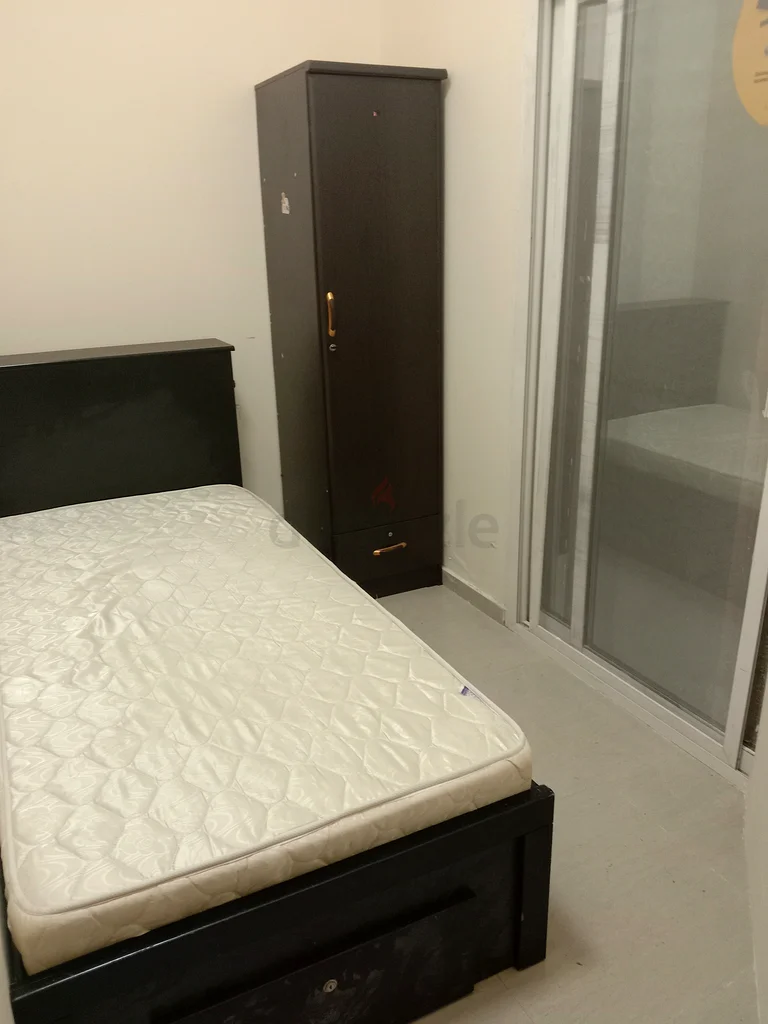 Apartment Partition room available Dubai